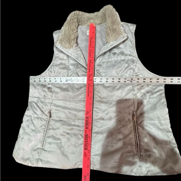 Chico’s vest size 3. - Picture 4 of 9